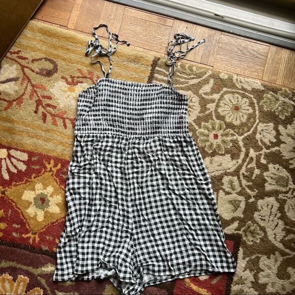 Urban outfitters romper  - Picture 2 of 4